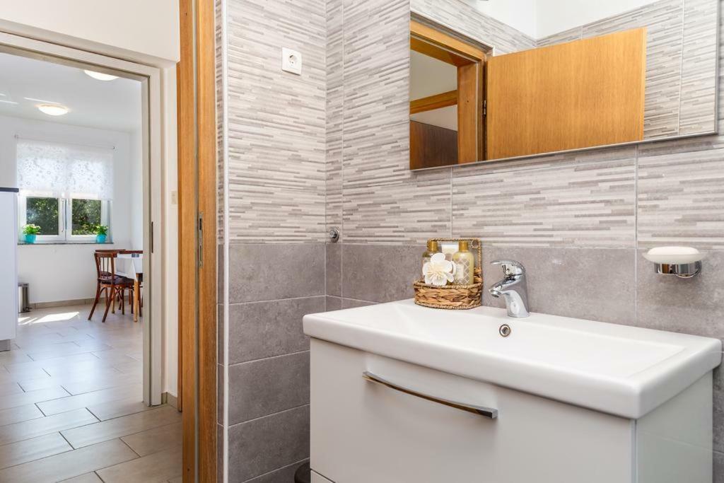 Apartment Roza, Sea View, Free Parking Icici Exterior photo